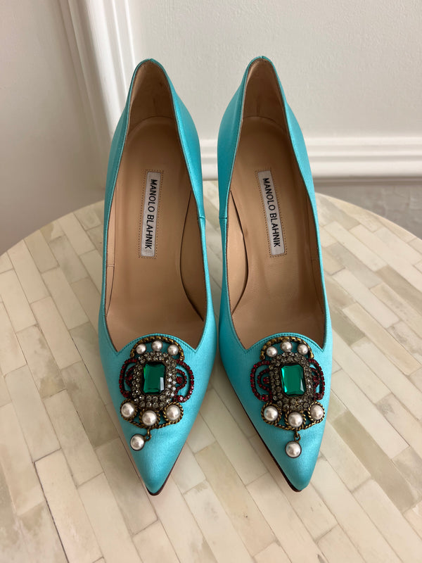 Manolo Blahnik Eufrasia Green Satin pearl embellished pumps